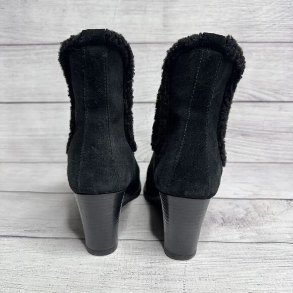 ANDREE ASSOUS Black Suede Sherpa Lined Chelsea Wedge Ankle Boots Women 9 Booties